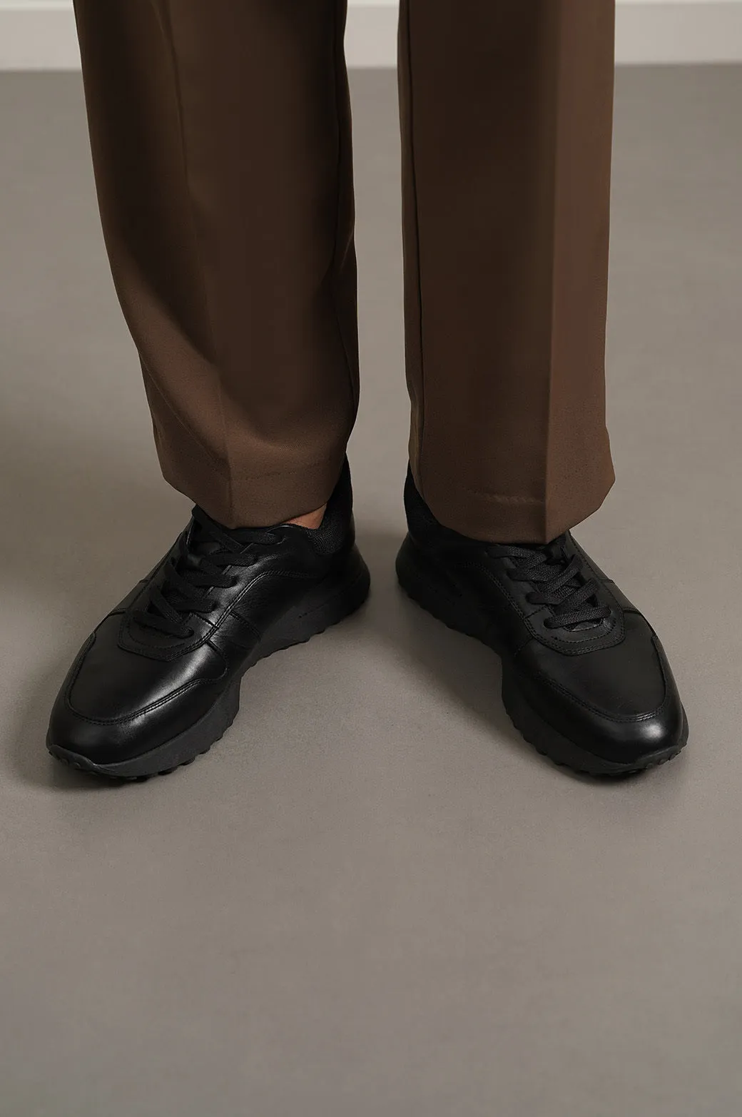 MONOTONE LEATHER SNEAKERS