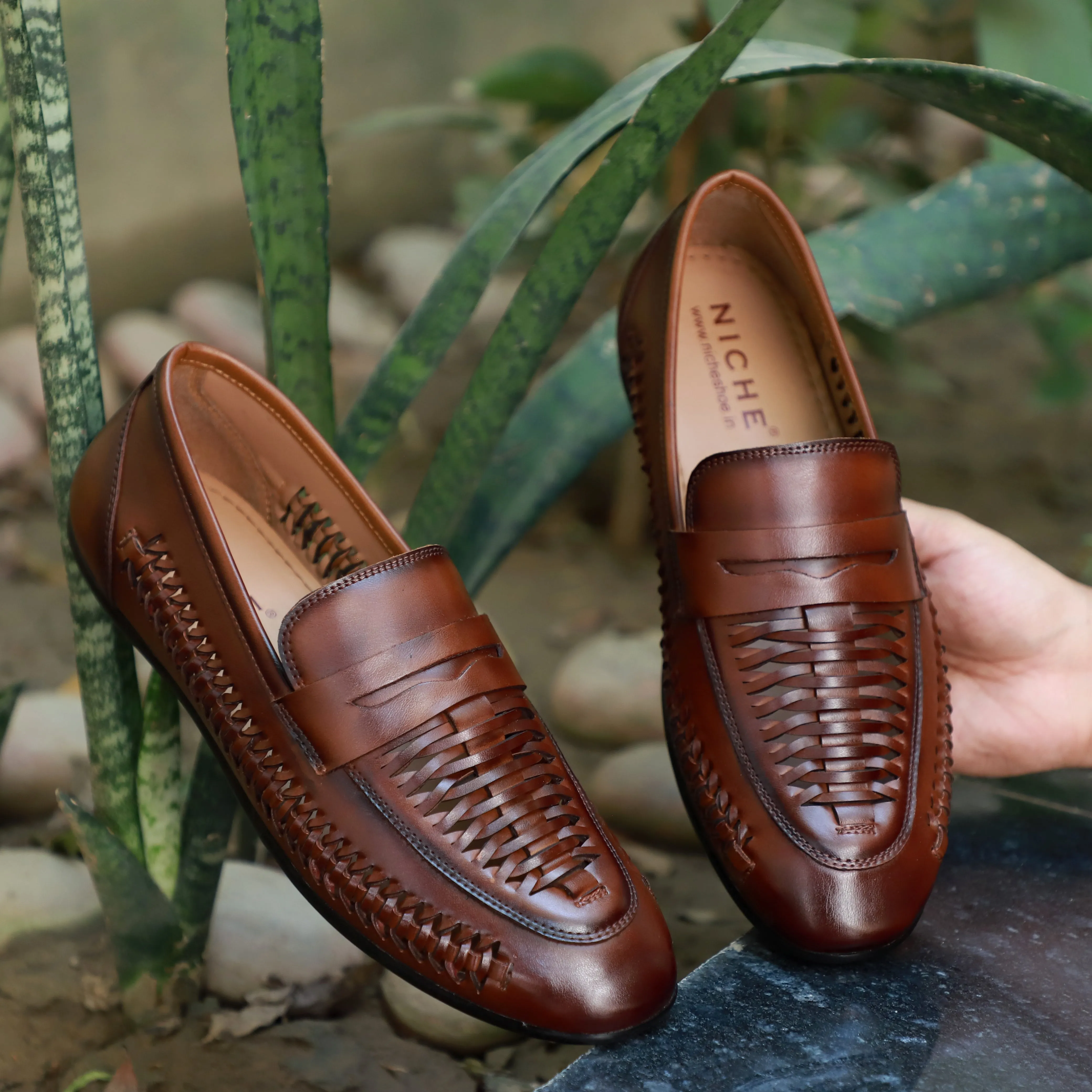 NICHE Mosa Hand Weaved Kolhapuri Loafer (Extra Comfortable)