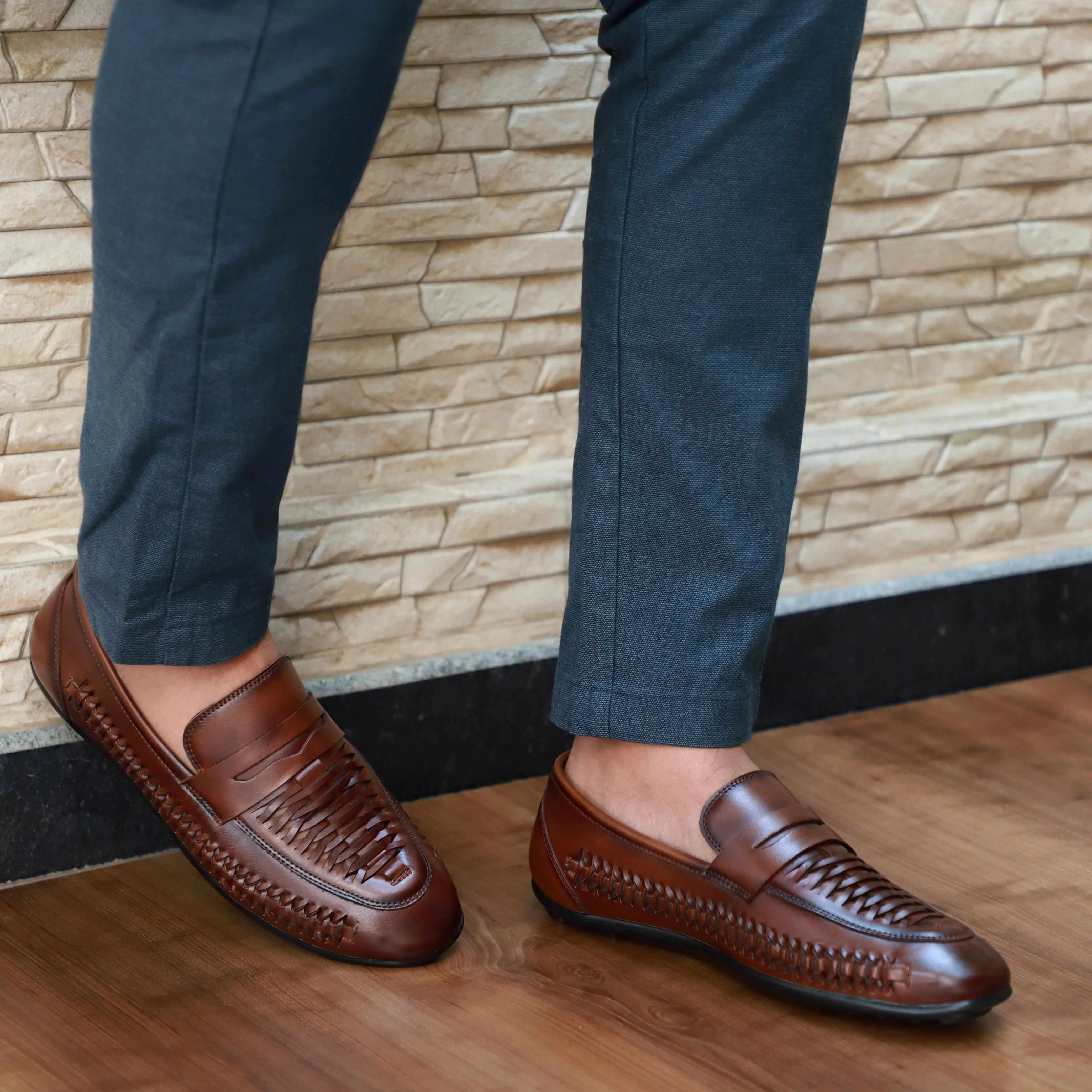 NICHE Mosa Hand Weaved Kolhapuri Loafer (Extra Comfortable)