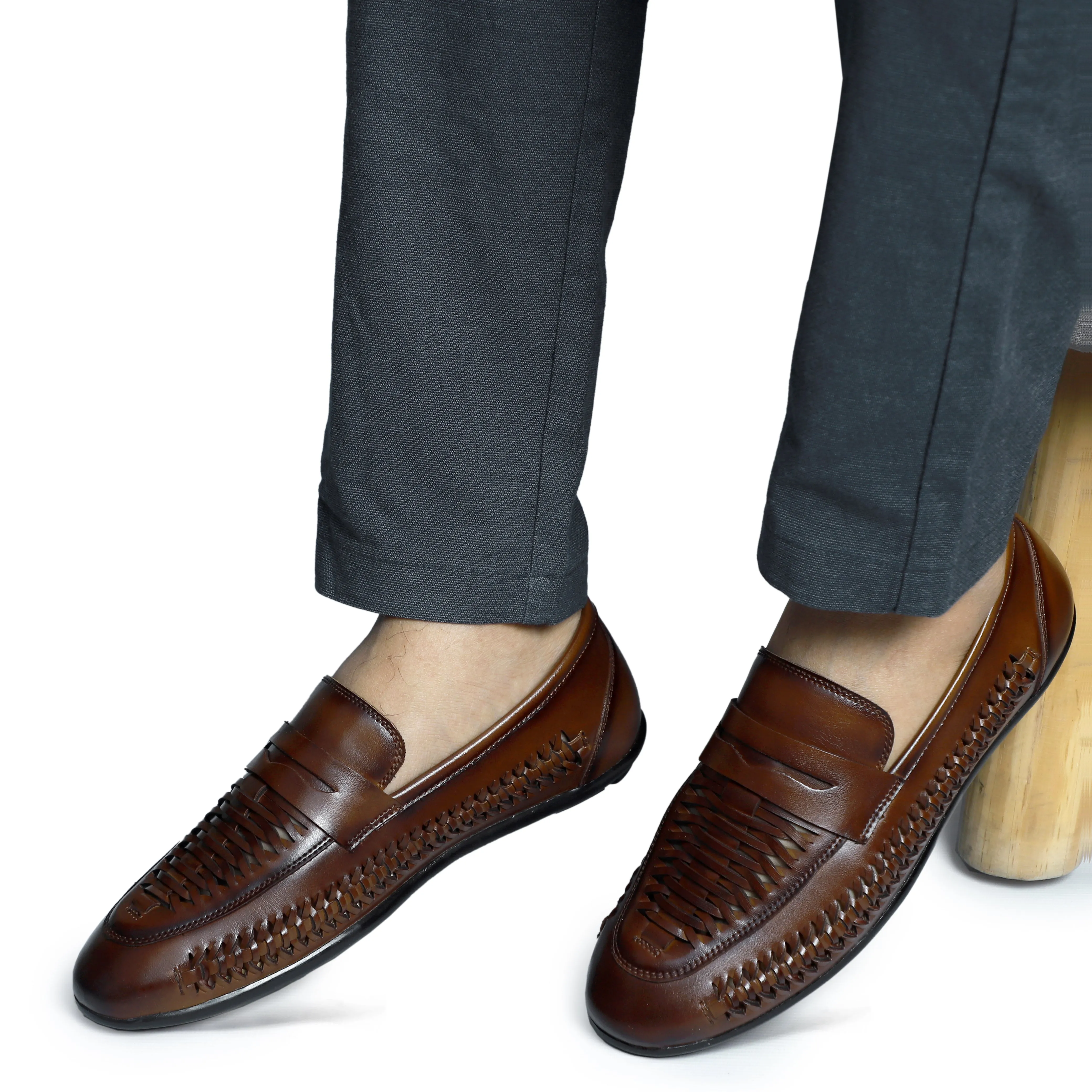 NICHE Mosa Hand Weaved Kolhapuri Loafer (Extra Comfortable)